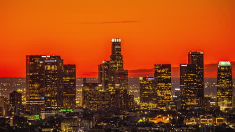 Resplandeciente-Paisaje-Urbano-De-Los-Ángeles-Por-La-Noche-En-California,-Estados-Unidos.