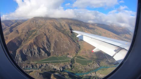 Flug-über-Neuseeland-Im-Anflug-Auf-Den-Flughafen-Queenstown