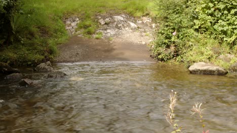 tomada media del agujero de riego del río afan en el valle de afan