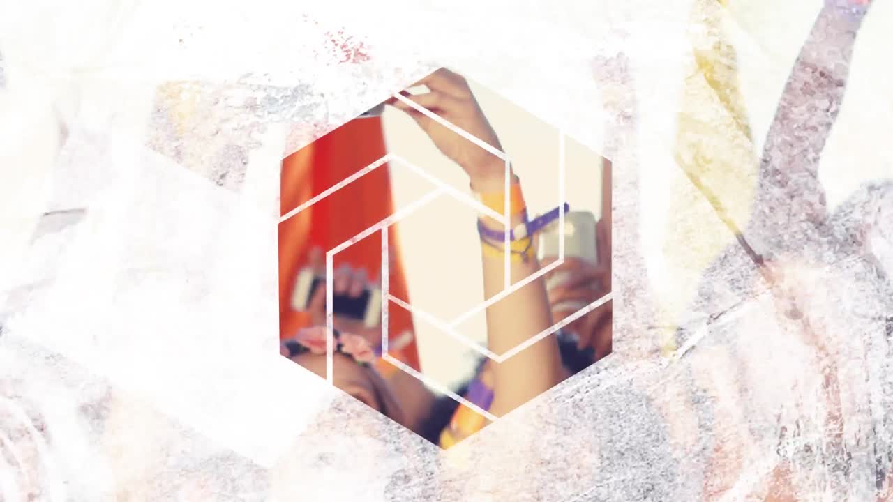 personas bailando sobre un diseño de forma hexagonal contra un fondo gris texturizado