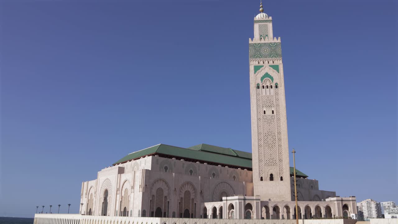 maravilla arquitectónica de la mezquita de casablanca con su minarete, un hito icónico de la cultura y la fe islámica