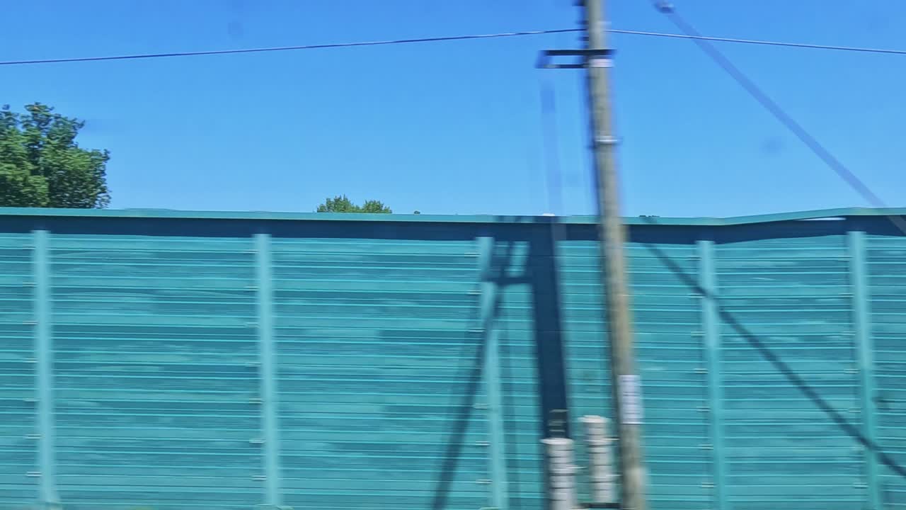 vistas panorámicas desde un tren en turín, italia