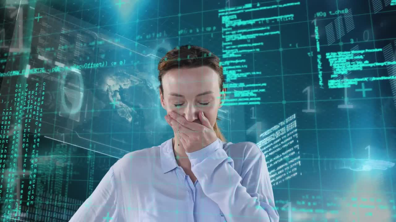 검은색 배경에 있는 백인 사업가 여성에 대한 데이터 처리 애니메이션