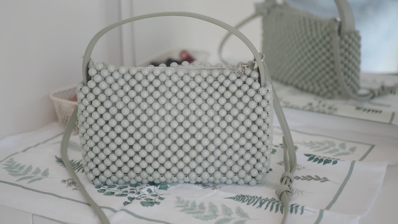 bolsa de cuentas de color verde claro