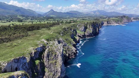 Atemberaubende-Küste-Asturien-Spanien-Drohne,-Luft