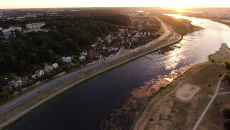 Confluencia-De-Nemunas-Y-Neris-Y-Distrito-De-Marvele,-Vista-Aérea-De-Drones