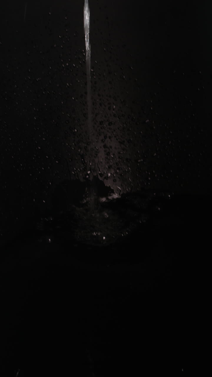 Black Modern Bathroom Faucet and Tub