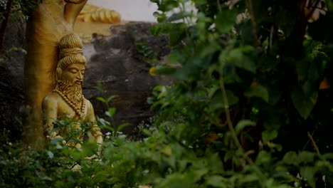 estatua del templo murudeshwar en la selva