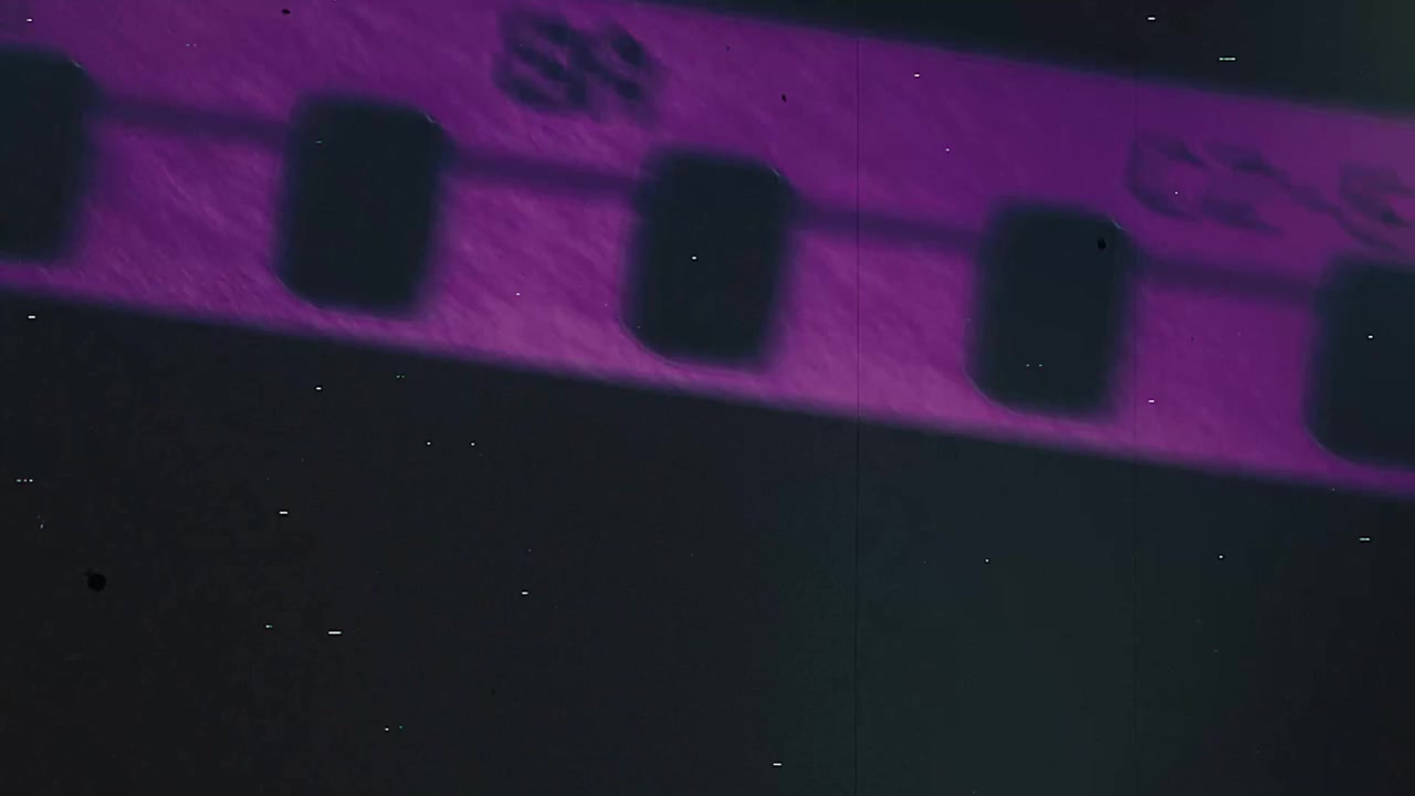 Vintage filmkorn-overlay med støv, ridser og lyslækager