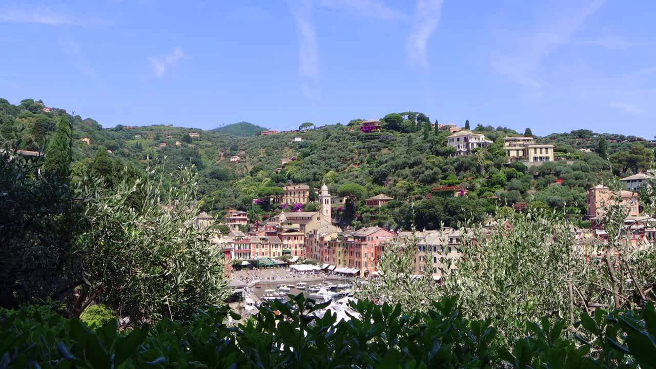 The Italian beaches have magical views that with a trekking you can live the summer of love. It is a paradisiacal place with turquoise blue sea and natural clearing. Beautiful sea. places