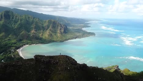 hawaii - walking on top of the crouching lion hike 4