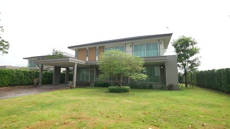 Diseño-Exterior-De-Una-Casa-Beige-Contemporánea-Y-Moderna.