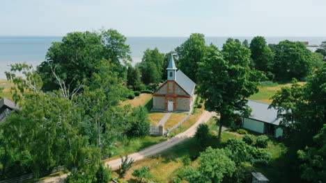 Kalte-Stadt-Lettlands-Im-Monat-Juni