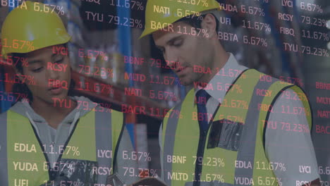 animación del procesamiento de datos financieros sobre hombres y mujeres que trabajan en el almacén