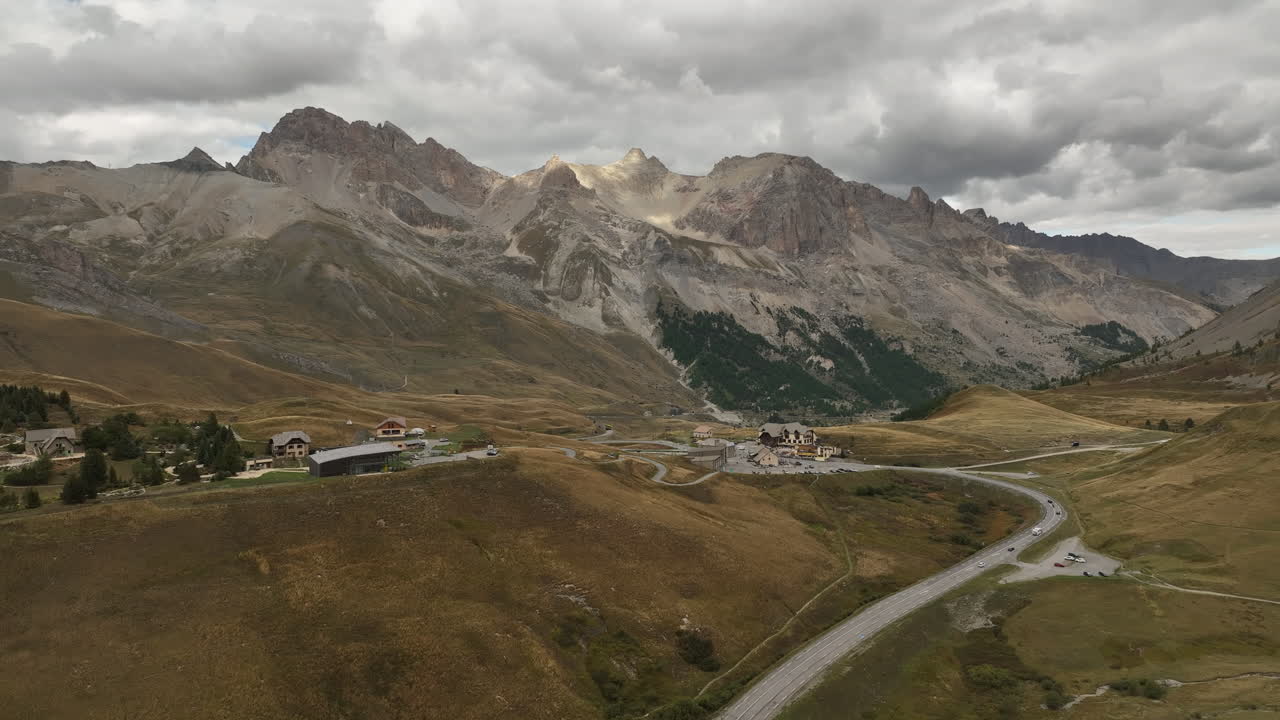 glaciar la meije en los alpes franceses montañas foto aérea día soleado verano