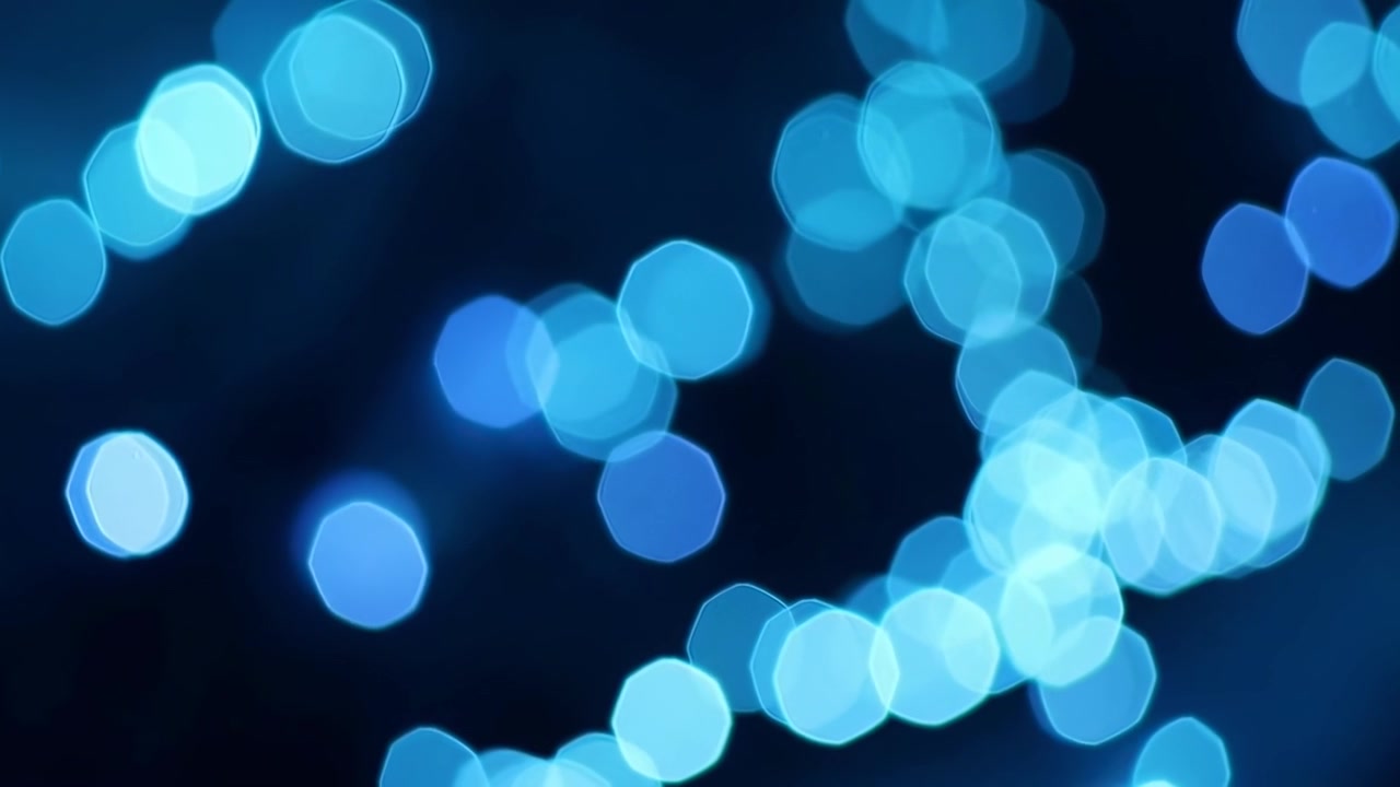 Dynamiske blå bokeh-lys, der glimter på en mørk baggrund