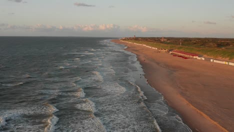 La-Playa-De-Domburg-Durante-Un-Atardecer-De-Verano