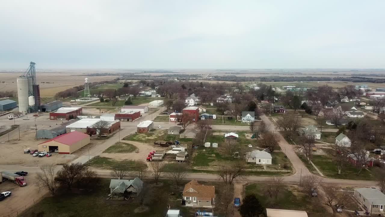 Veduta aerea di una piccola città rurale del Midwest.