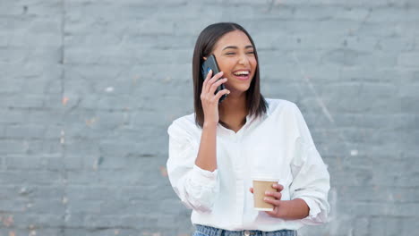 a stylish female journalist student talking