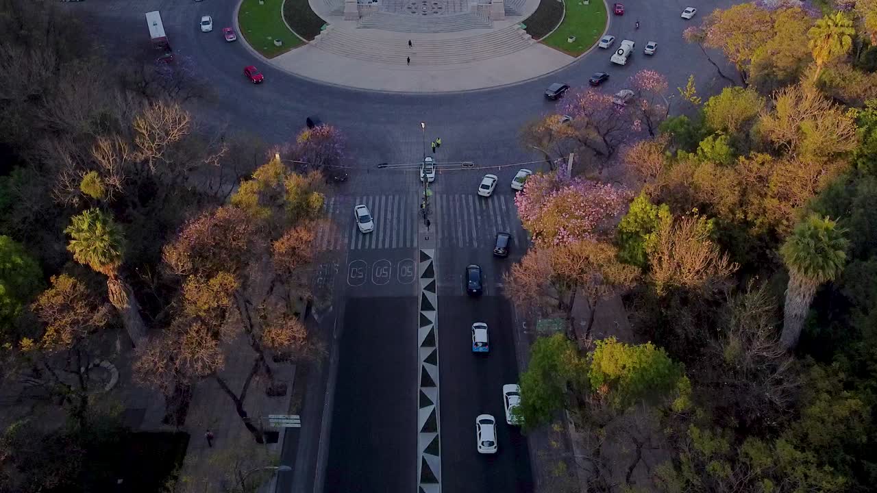 드론  ⁇  리포마 디스커버링 엔젤 드 라 인디펜던스