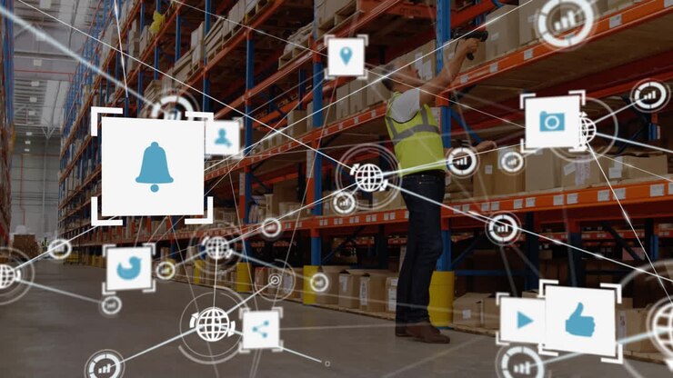 Animazione di una rete di connessioni con icone su un uomo che lavora in un magazzino