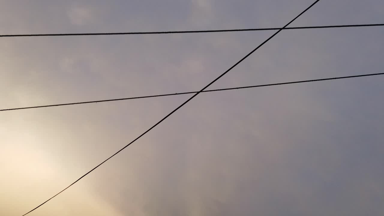 오른쪽에서 왼쪽으로 핑크 스카이 모션 타임랩스