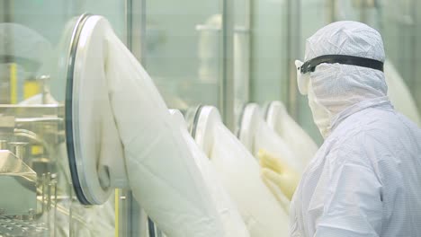 pharmaceutical manufacturing process in a cleanroom