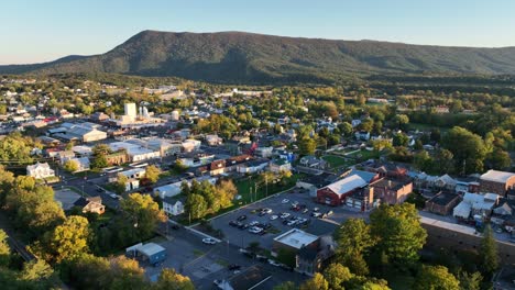 Strasburg-Virginia-Kleine-Stadt-Amerika-Luftaufnahme-Hoch