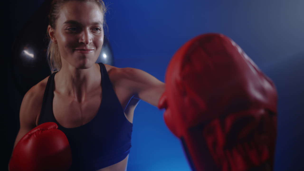 sesión de entrenamiento de boxeo femenino