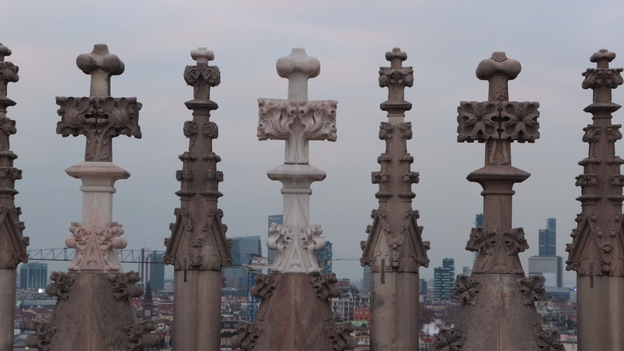 긴 곳에서 도시의 측면