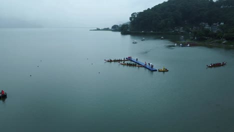 Luftaufnahme-Des-Phewa-Sees-Während-Der-Sommersaison-In-Pokhara,-Nepal