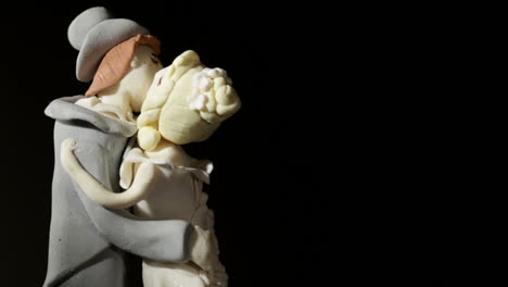 wedding cake figurines kiss