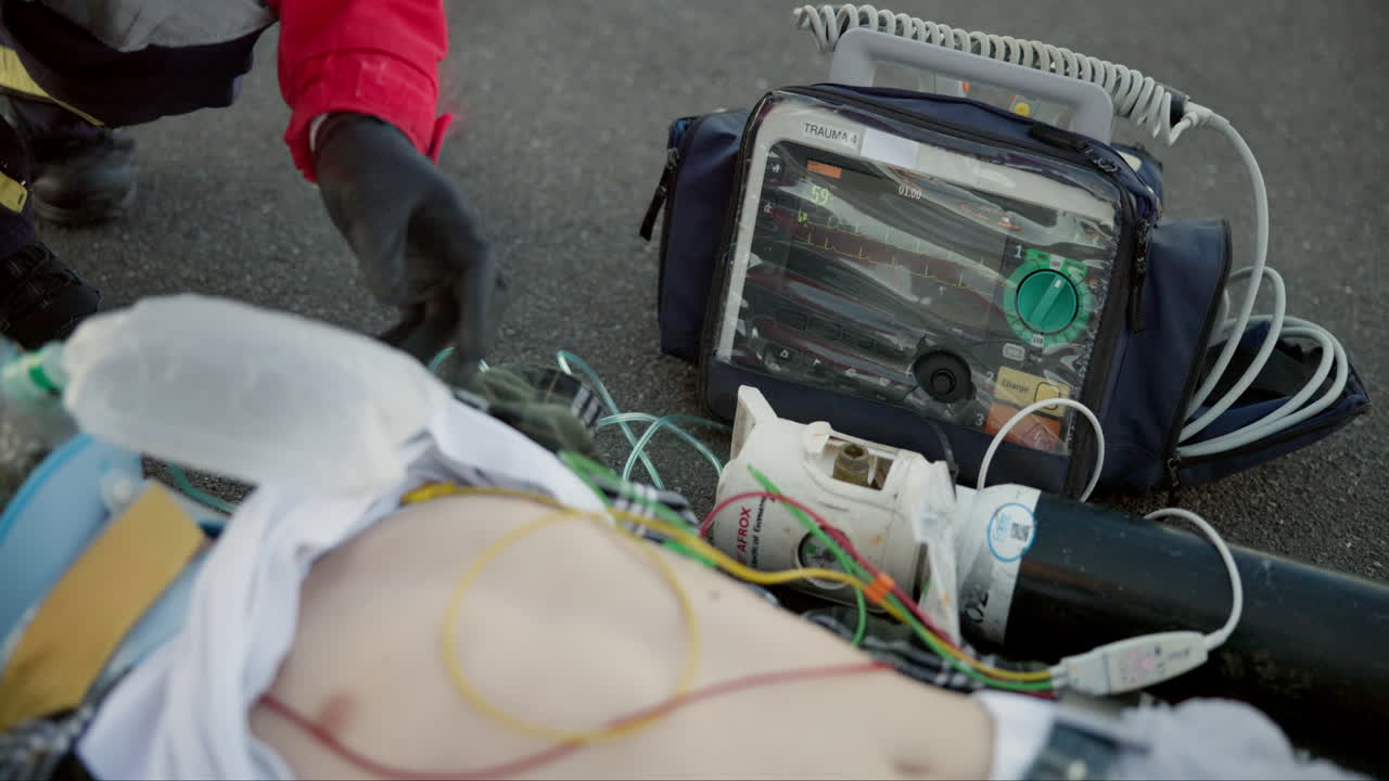 accidente, emergencia y personas en la carretera por lesiones
