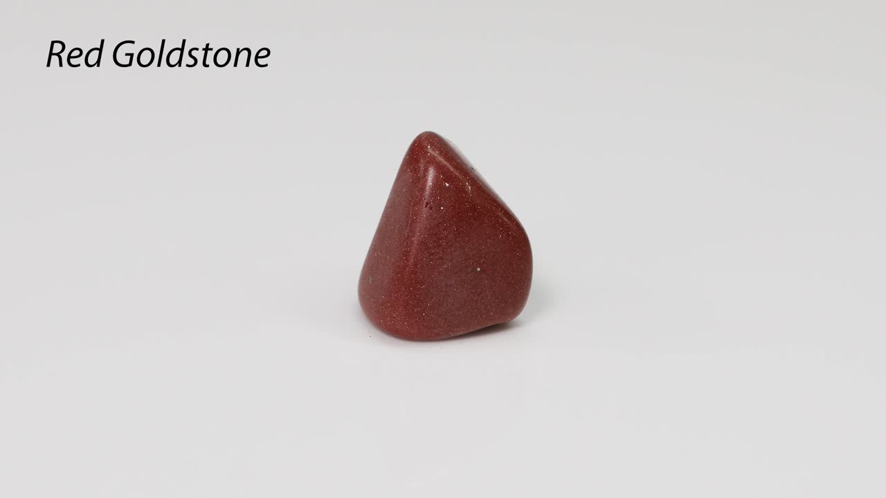 색 표면 위에 은 금석이 회전합니다.