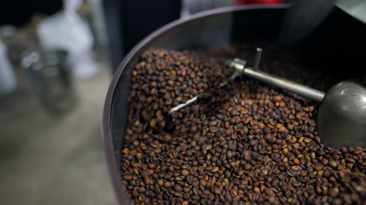 кофейные бобы в пекарне