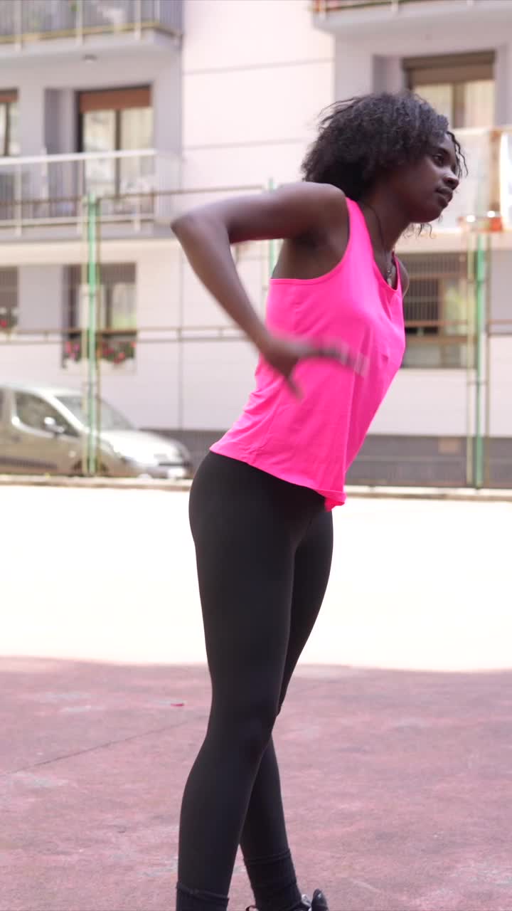 mujer haciendo ejercicio al aire libre