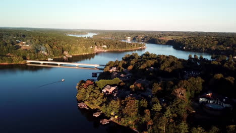 Empujón-Aéreo-Hacia-El-Lago-Hickory-Cerca-De-Hickory-Nc,-Hickory-Carolina-Del-Norte-A-Lo-Largo-Del-Río-Catawba