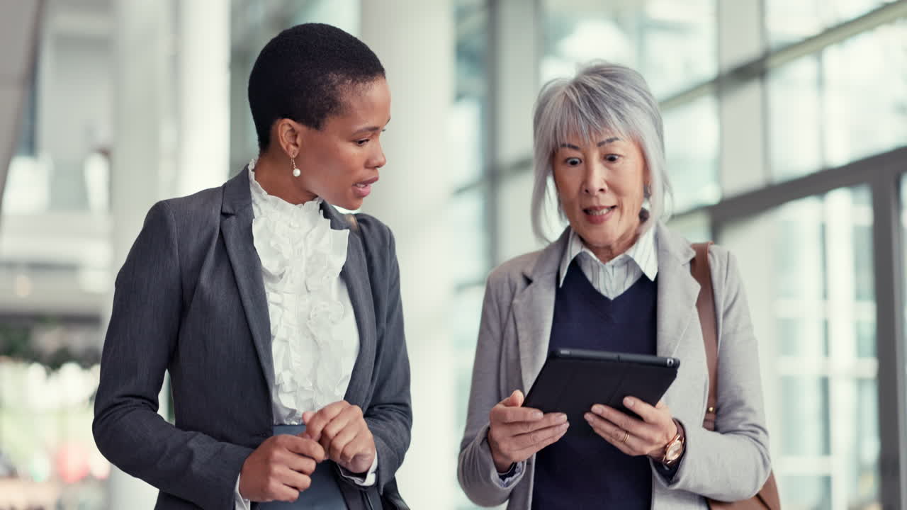 Business people, women and cooperation