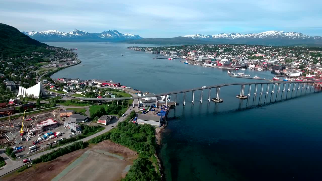 puente de la ciudad de tromsø, noruega imágenes aéreas