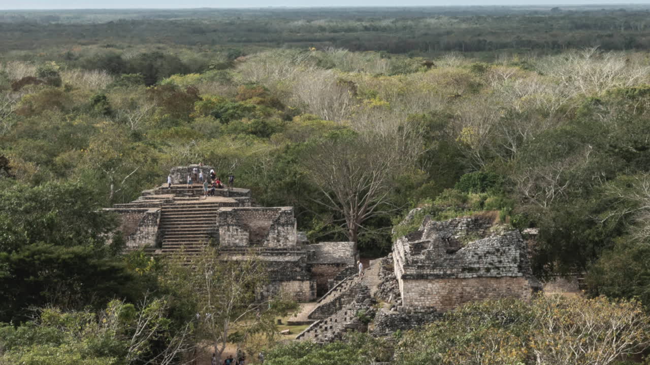 time lapse trucking se retira de las ruinas mayas de ek balam en yucatán, méxico cerca de valladolid