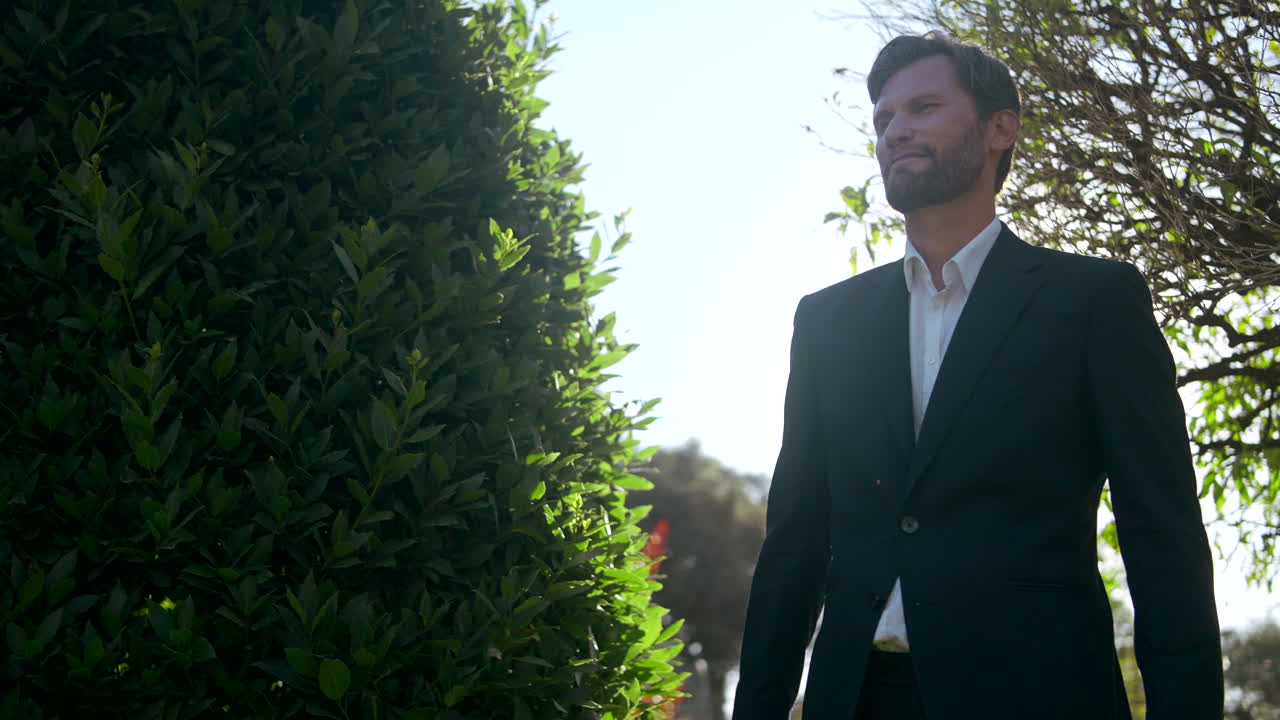 정원에서 사업가