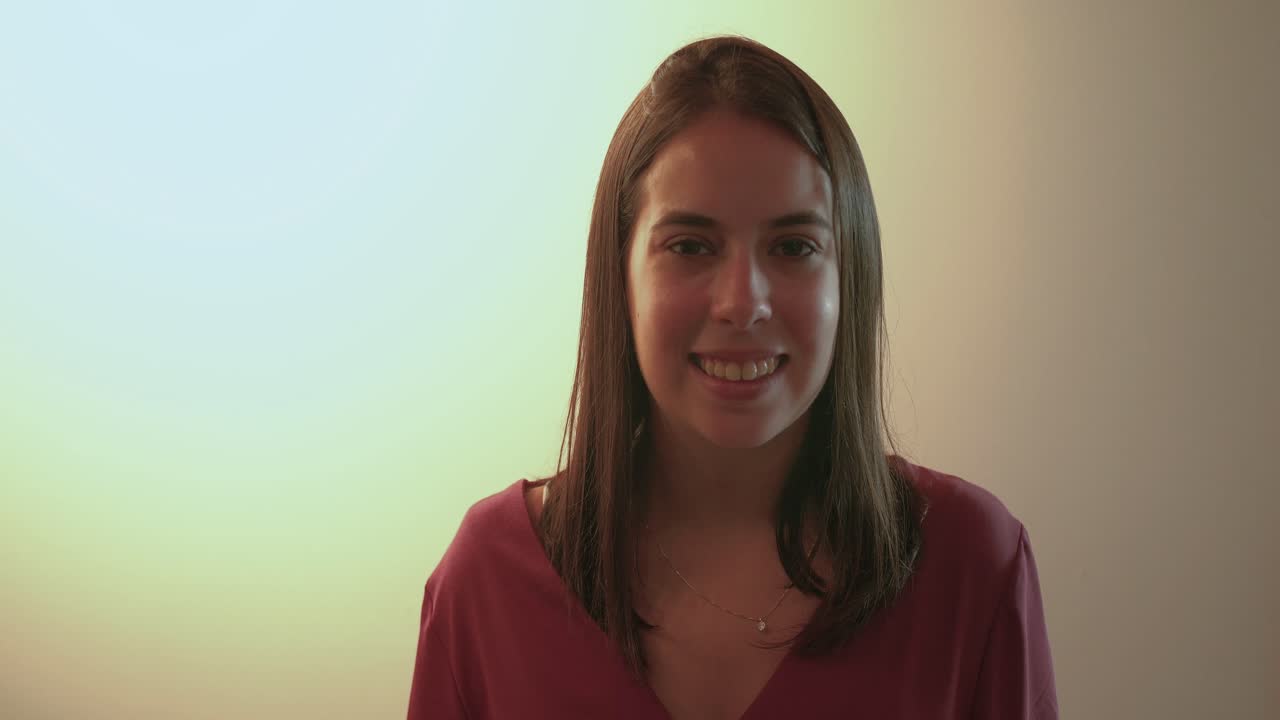 belleza adolescente chica sonrisa a la cámara