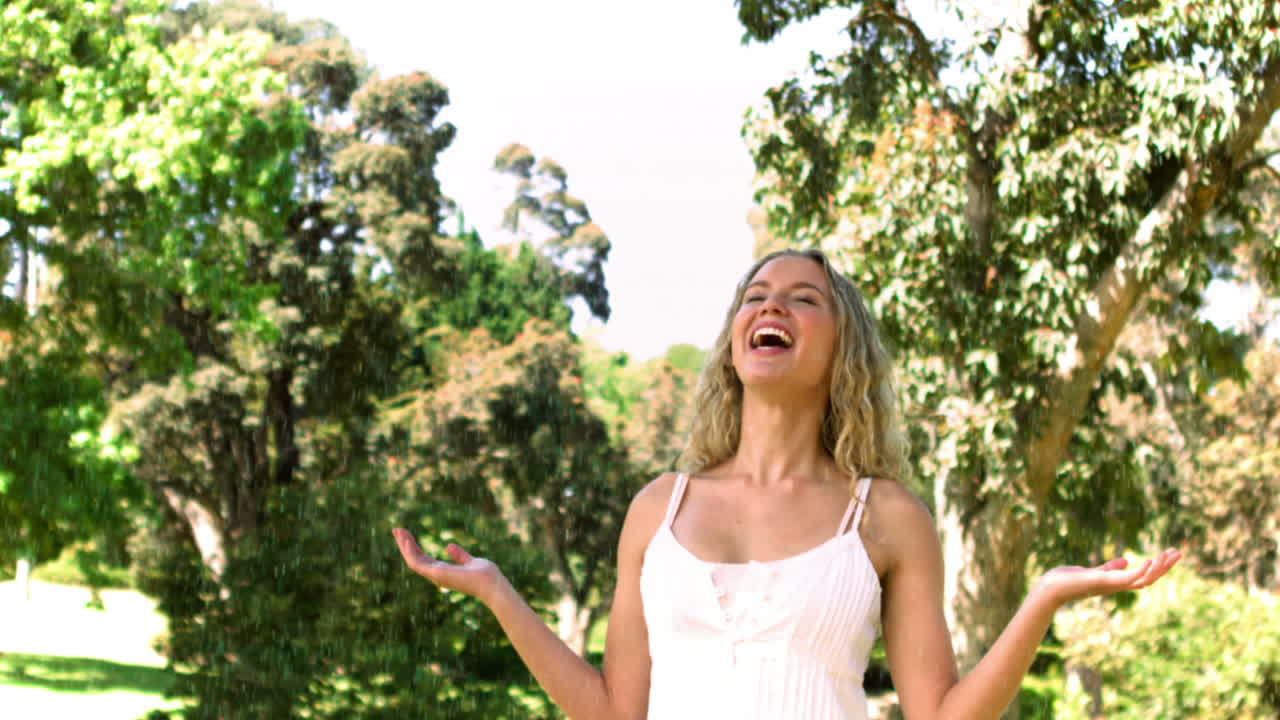 느린 동작으로 을 는 여자