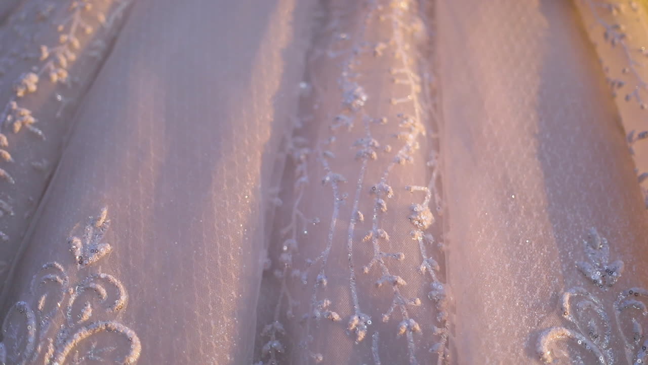 신부의 웨딩드레스 디테일 클로즈업