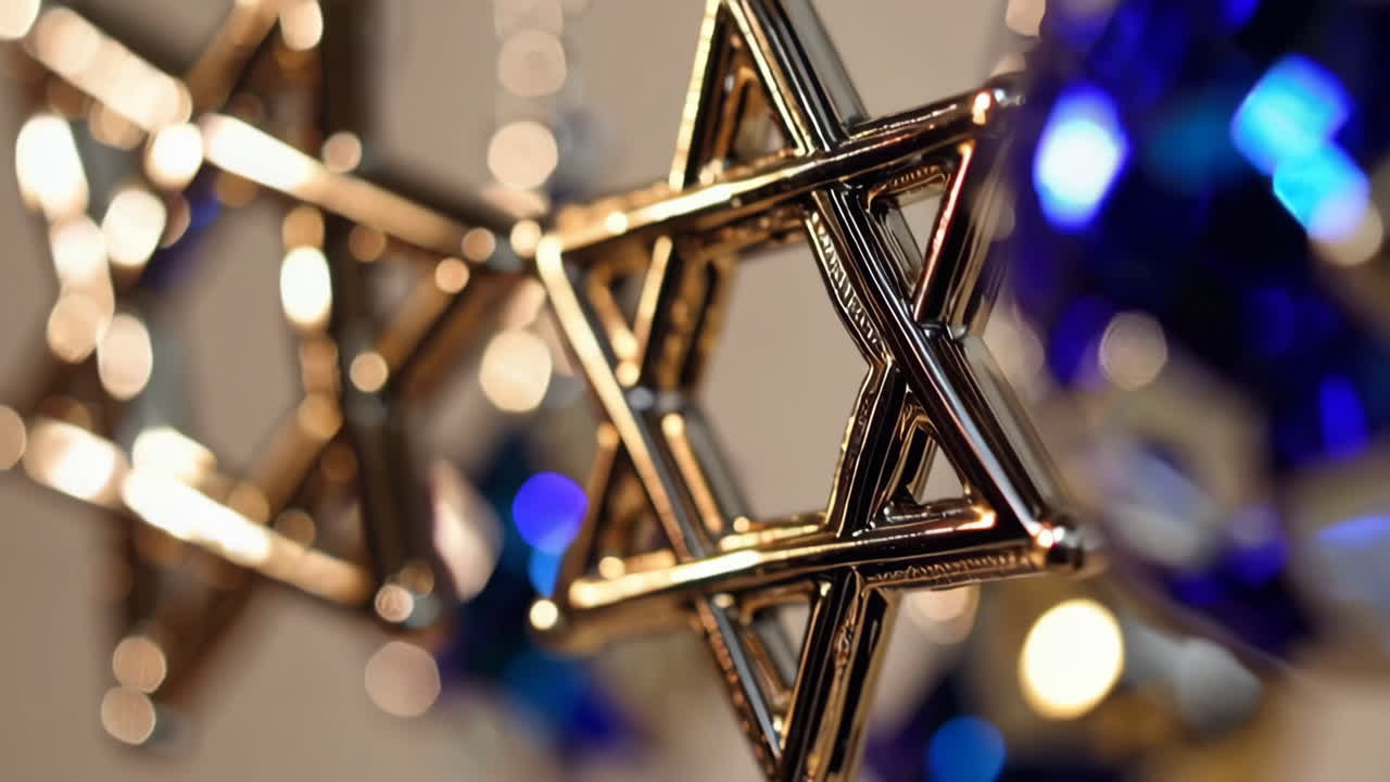 primer plano de las decoraciones de la estrella de oro de david