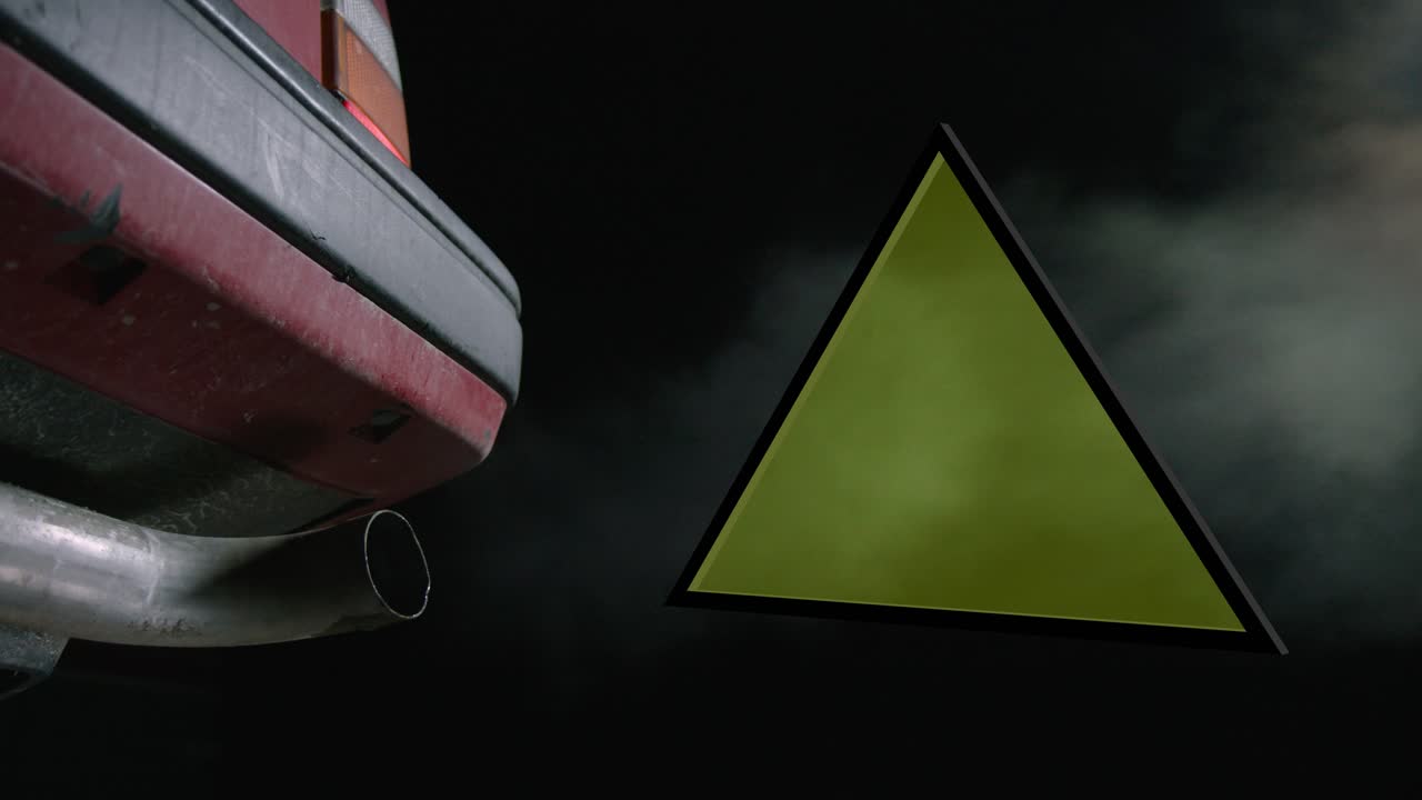 자동차 배기 가스는 오염 물질을 환경으로 불어 넣습니다.