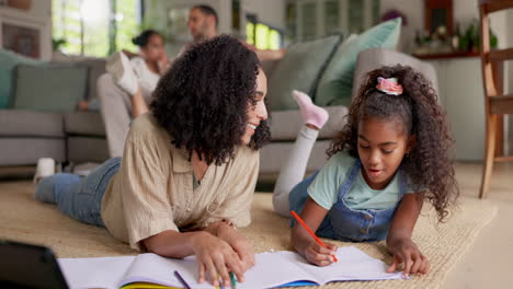 aprendizaje, escritura y niña con madre para el hogar