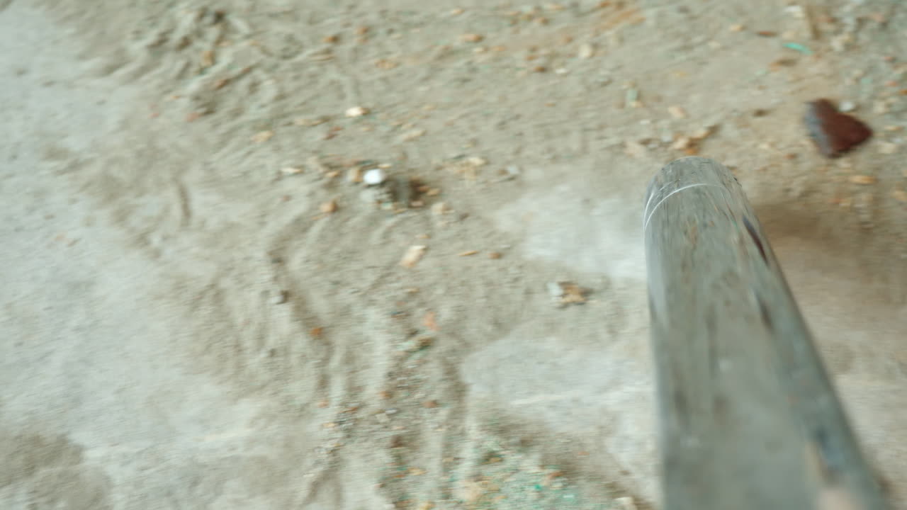 건설 현장에서 쓰레기를 진공 청소기로 청소하고 건설 먼지로 톱밥을 모으십시오