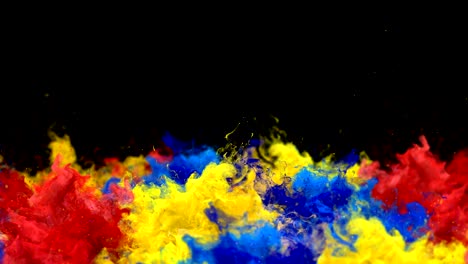 estallido de color - múltiples explosiones de humo de colores polvo líquido partículas de gas líquido movimiento lento alfa mate