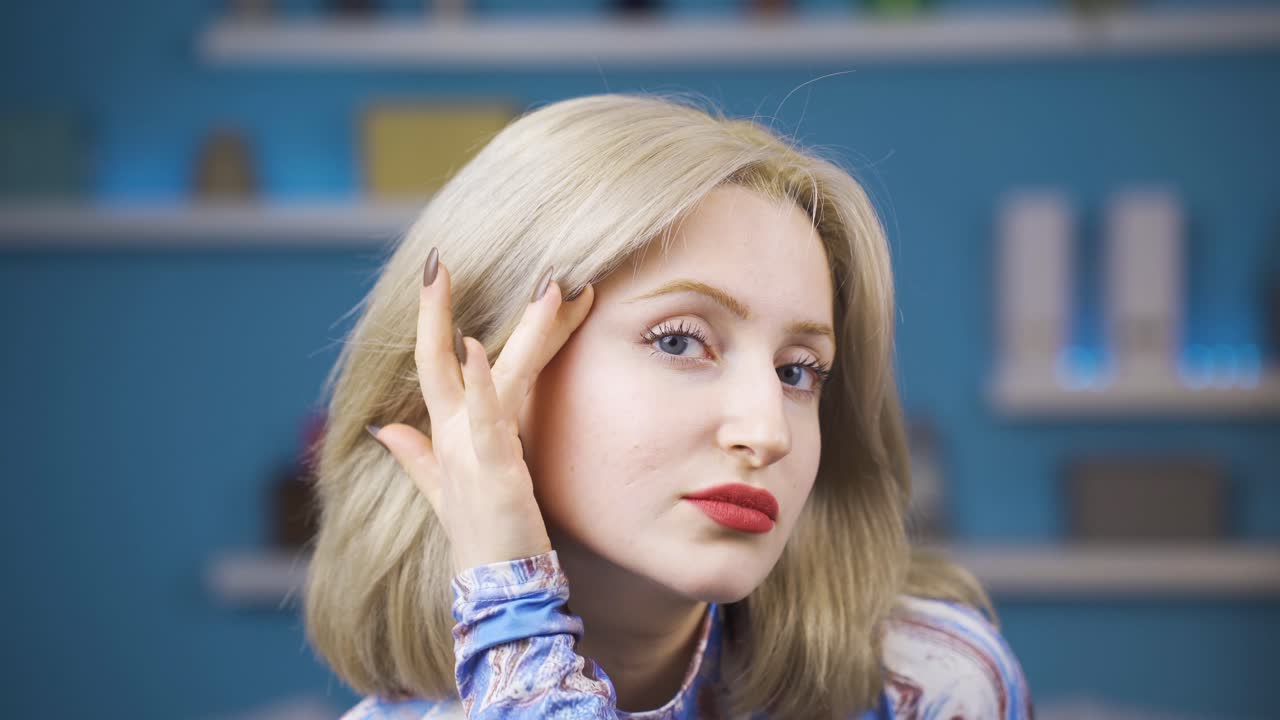 부드럽고 잘 관리된 피부를 가진 아름다운 젊은 여성.